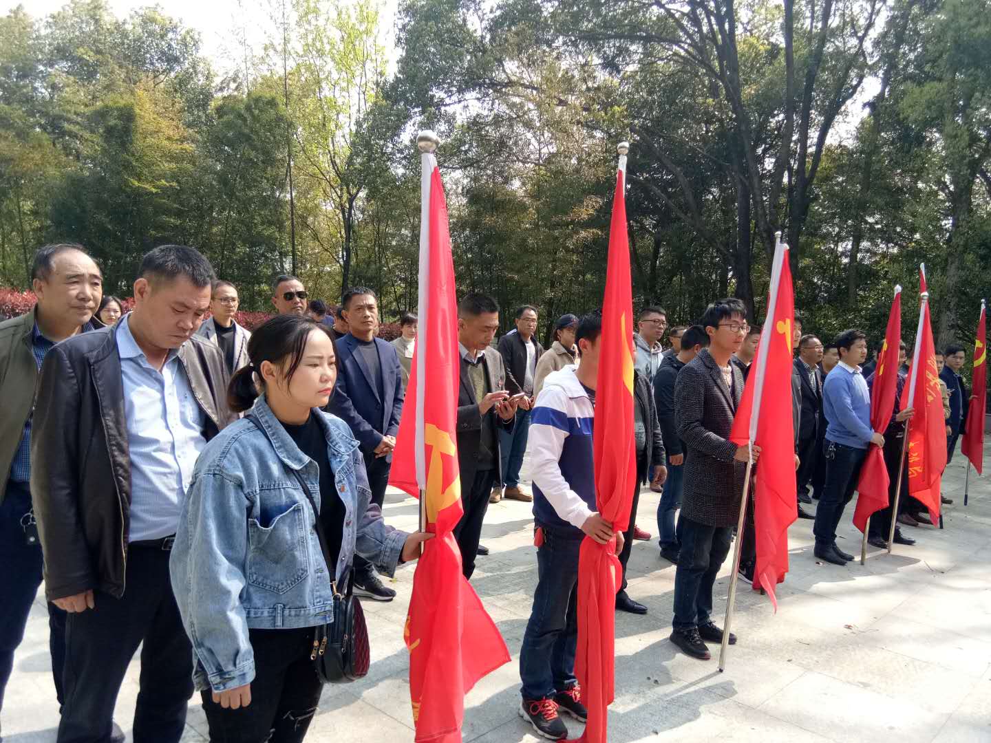 缅怀先烈 发奋图强